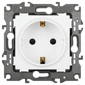 Розетка с заземлением и со шторкой, без рамки Эра 12 12-2102-01М