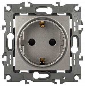 Розетка с заземлением и со шторкой, без рамки Эра 12 12-2102-16 Розетка с заземлением и со шторкой, без рамки Эра 12 12-2102-16