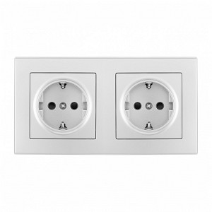 Розетка с заземлением и со шторкой SET06-2 SET06-2-40-1x2 silver