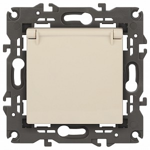 Розетка с заземлением и со шторкой, без рамки с крышкой Эра Elegance 14-2103-02