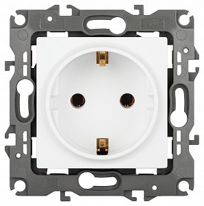 Розетка с заземлением и со шторкой, без рамки Эра 12 12-2101-01М